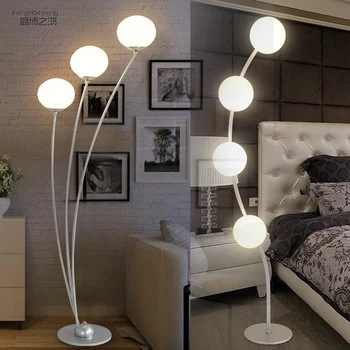 Paprasta šiuolaikinio gyvenimo kambario, miegamasis naktiniai LED akių apsauga kūrybinės asmenybės tyrimą, sofos vertikalus kaustytomis geležies grindų lempos
